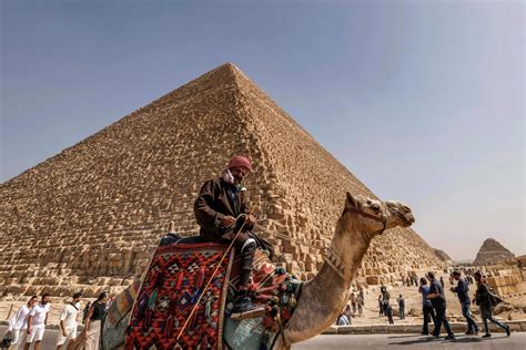 pyramids of giza Search